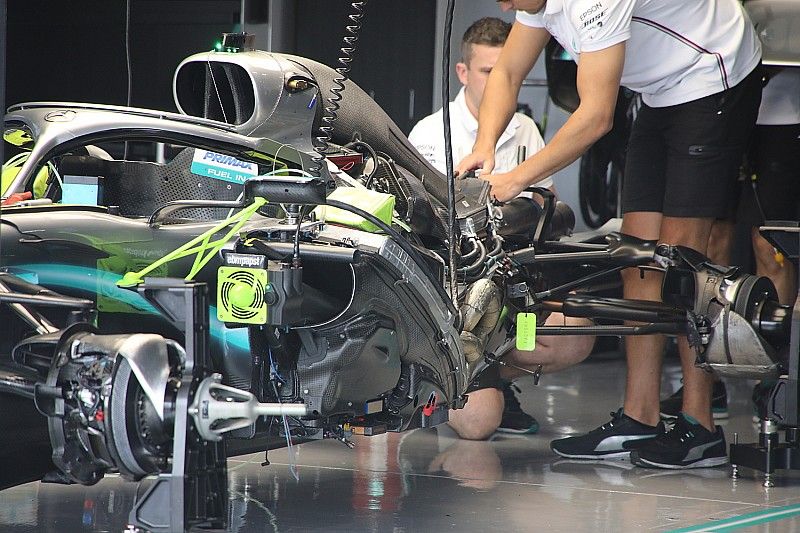 Mercedes F1 AMG W10, parte trasera