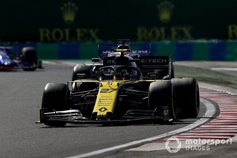 Nico Hulkenberg, Renault F1 Team R.S. 19, leads Sergio Perez, Racing Point RP19