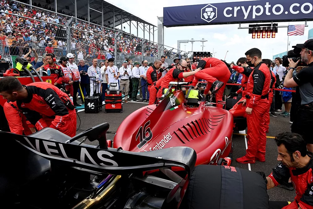 Charles Leclerc, Ferrari F1-75, arrives on the grid