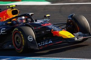 【限定品】F1角田裕毅2023年アメリカGP初ファステストラップ記念モデルカー ☆ 【レーシングオン F1速報 特注】 スパーク 1/43 アルファ
