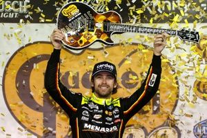 NASCAR Nashville: Ryan Blaney gana la carrera, Suárez fuera del top 10