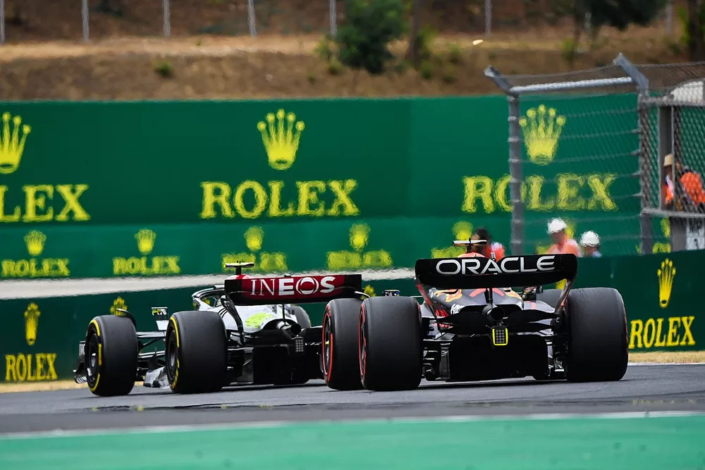 Lewis Hamilton, Mercedes W13, Max Verstappen, Red Bull Racing RB18