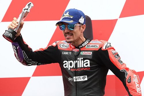 Maverick Vi&ntilde;ales y su podio: Soy el hombre m&aacute;s feliz del mundo