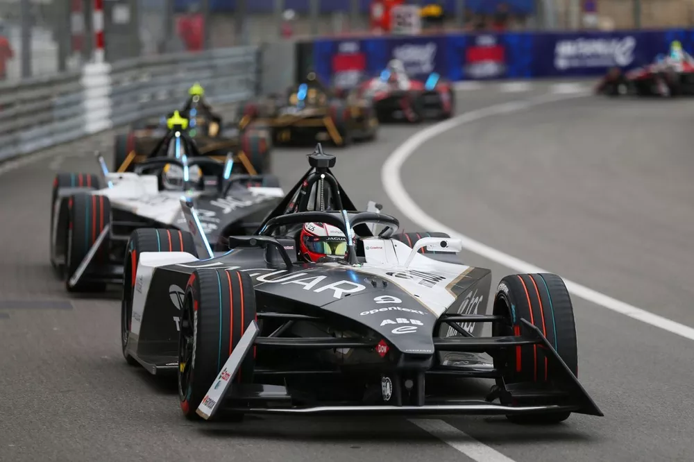 Mitch Evans, Jaguar TCS Racing, Jaguar I-TYPE 6, leads Nick Cassidy, Jaguar TCS Racing, Jaguar I-TYPE 6