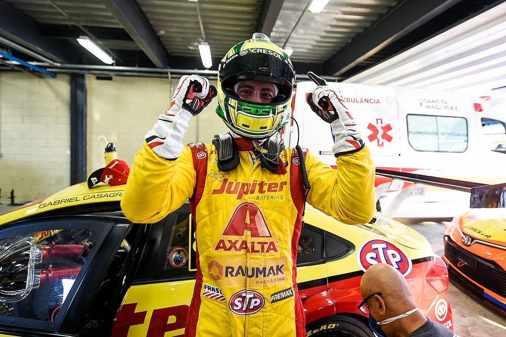 Gabriel Casagrande comemora pole position em Interlagos