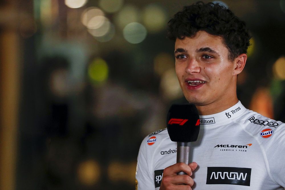 Lando Norris, McLaren, es entrevistado