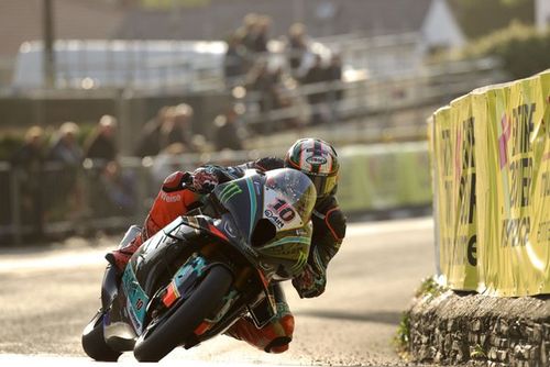 TT Isla de Man 2024: Hickman gana en Superbikes tras un problema de Dunlop