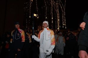 Bezzecchi porta la antorcha ol&iacute;mpica de Mil&aacute;n-Cortina en su Rimini natal