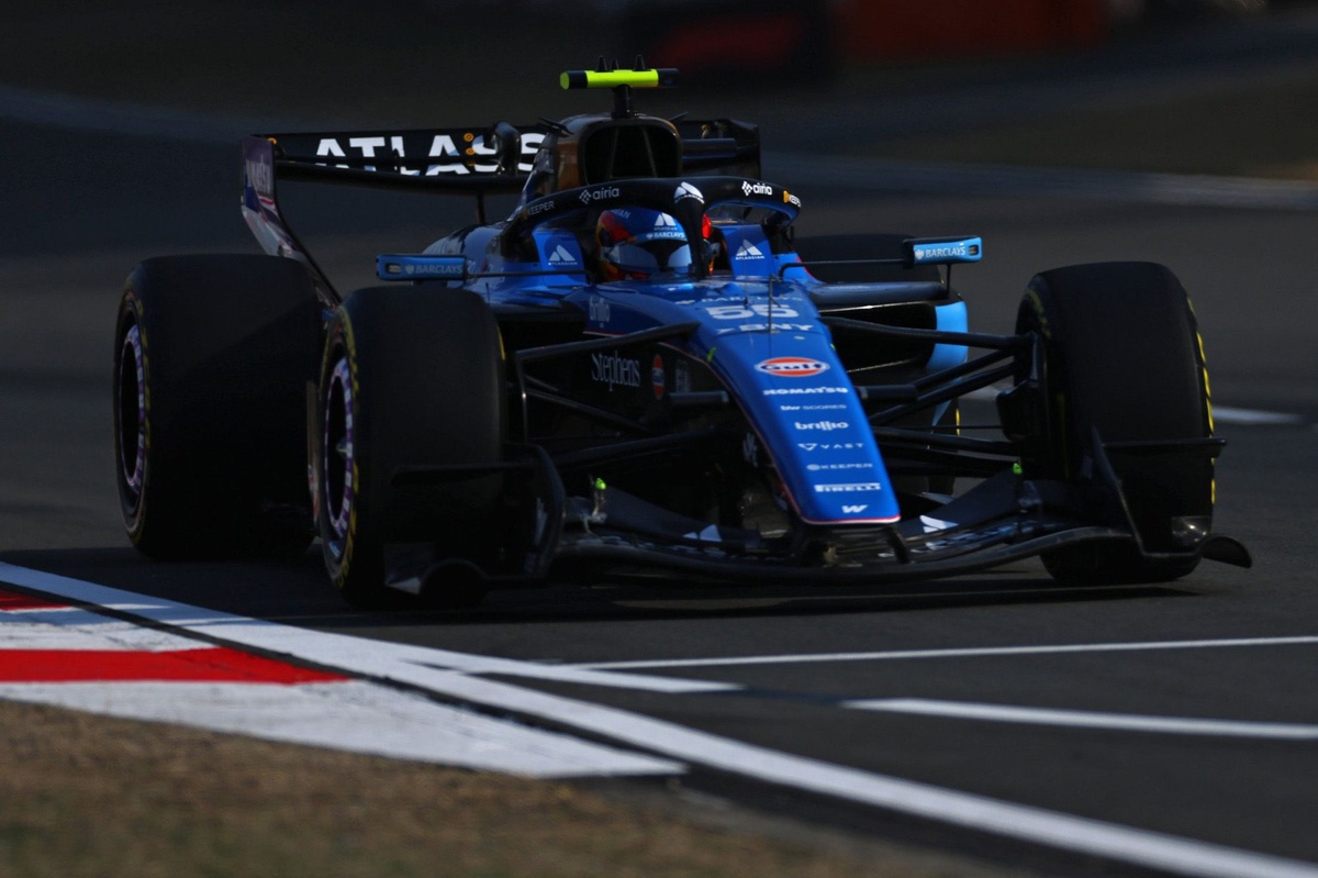 Carlos Sainz Uses 'Fake DRS Train' Strategy to Secure Points in China