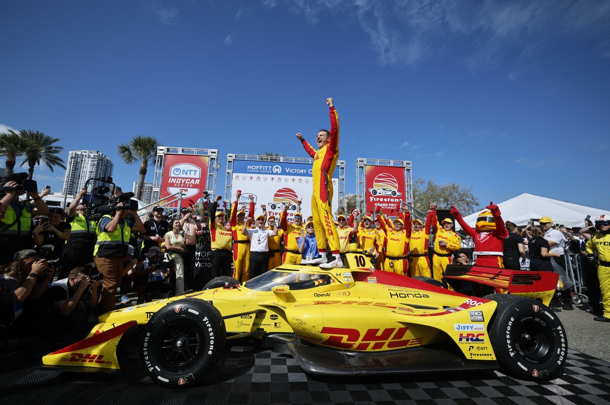 Palou arrasa en St. Petersburg con una victoria histórica en la IndyCar