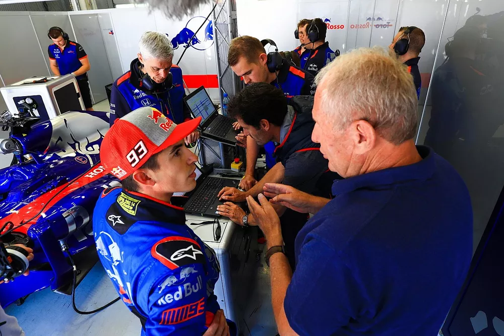 Marc Marquez, con el ex piloto de Formula 1, Mark Webber