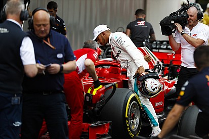 «Мы знаем о машинах Ferrari гораздо больше него». Уайтинга позабавили слова Хэмилтона о «фишках» в SF71H