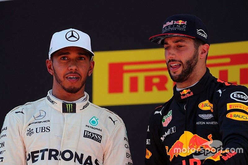 Podio: ganador de la carrera Lewis Hamilton, Mercedes AMG F1 y tercer lugar Daniel Ricciardo, Red Bu