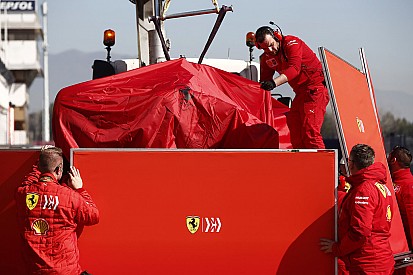 Idegen tárgy okozta Vettel és a Ferrari vesztét szerdán