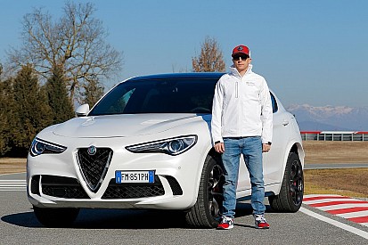 Räikkönen és Giovinazzi az Alfa Romeo hazai pályáján örömautóztak