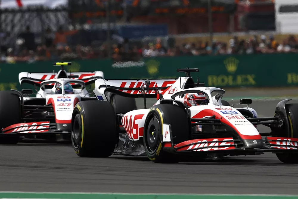 Kevin Magnussen, Haas VF-22, Mick Schumacher, Haas VF-22