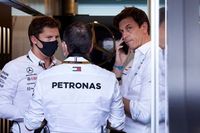 F1: Mercedes protesta contra vitória de Verstappen por procedimento com safety car