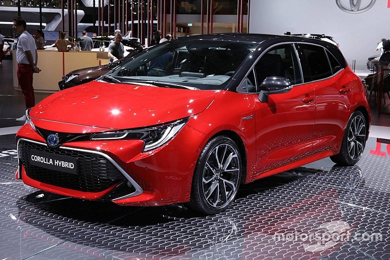 Дилер Toyota порівняв хетчбек Corolla та Ferrari 488