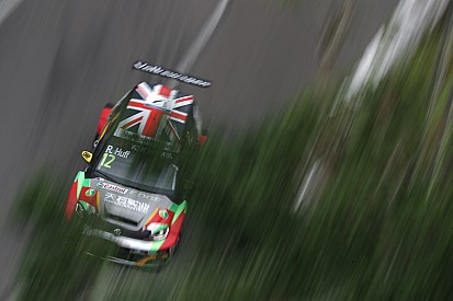 Rob Huff arrebata la pole en los últimos instantes