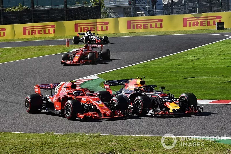 Kimi Raikkonen, Ferrari SF71H en Max Verstappen, Red Bull Racing RB14