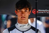 "Si Hamilton no sigue en Ferrari en 2027, Bearman es el candidato obvio"