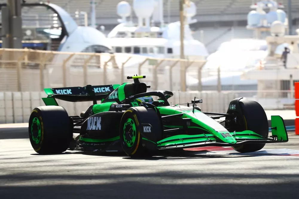 Gabriel Bortoleto nos testes p&oacute;s-temporada em Abu Dhabi com a Sauber
