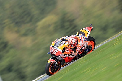 Márquez supera Dovi em dois milésimos e é pole na Áustria