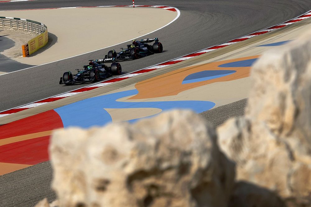 George Russell, Mercedes F1 W14, Lewis Hamilton, Mercedes F1 W14