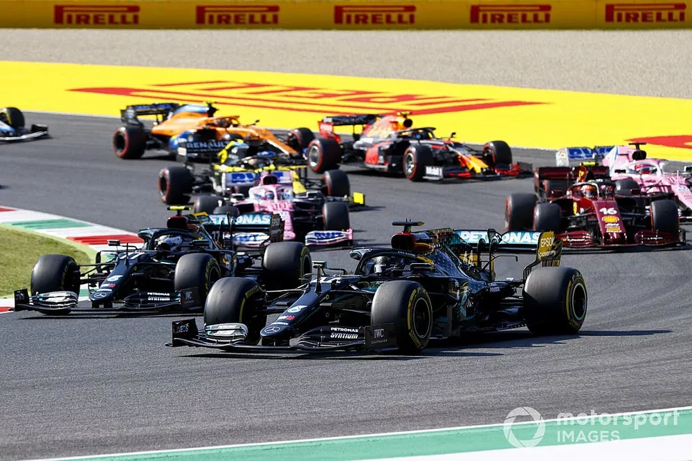 Lewis Hamilton, Mercedes F1 W11, Valtteri Bottas, Mercedes F1 W11 battle at the restart