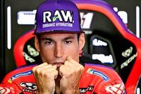 Espargaró viaja al GP de Alemania para intentar correr