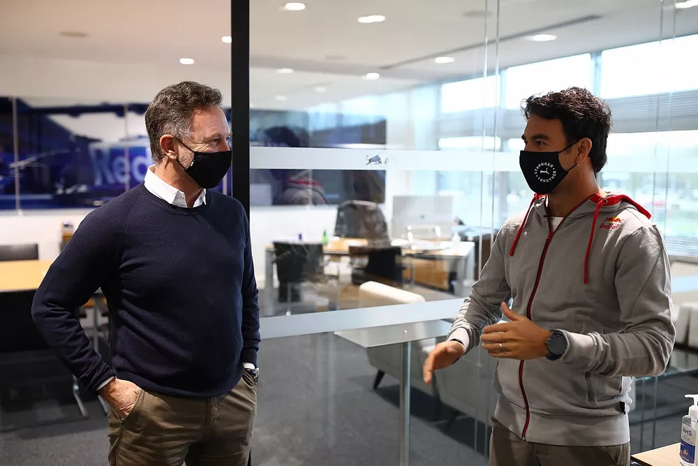 Sergio P&eacute;rez, Red Bull Racing con Christian Horner, Director del equipo Red Bull Racing