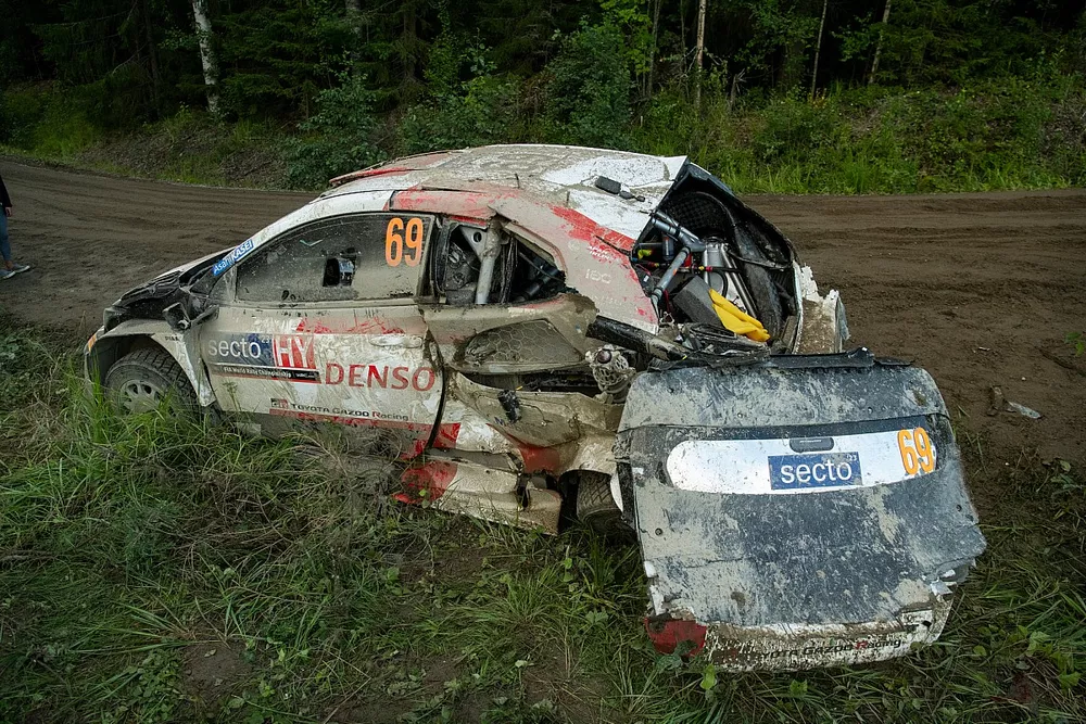 La voiture accident&eacute;e de Kalle Rovanper&auml; et Jonne Halttunen, Toyota Gazoo Racing WRT
