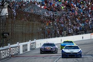 NASCAR Texas: Logano sobrevive a los accidentes para su primera victoria de 2025