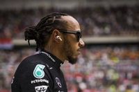 Hamilton reconoce su "error" de cálculo con Verstappen en Imola