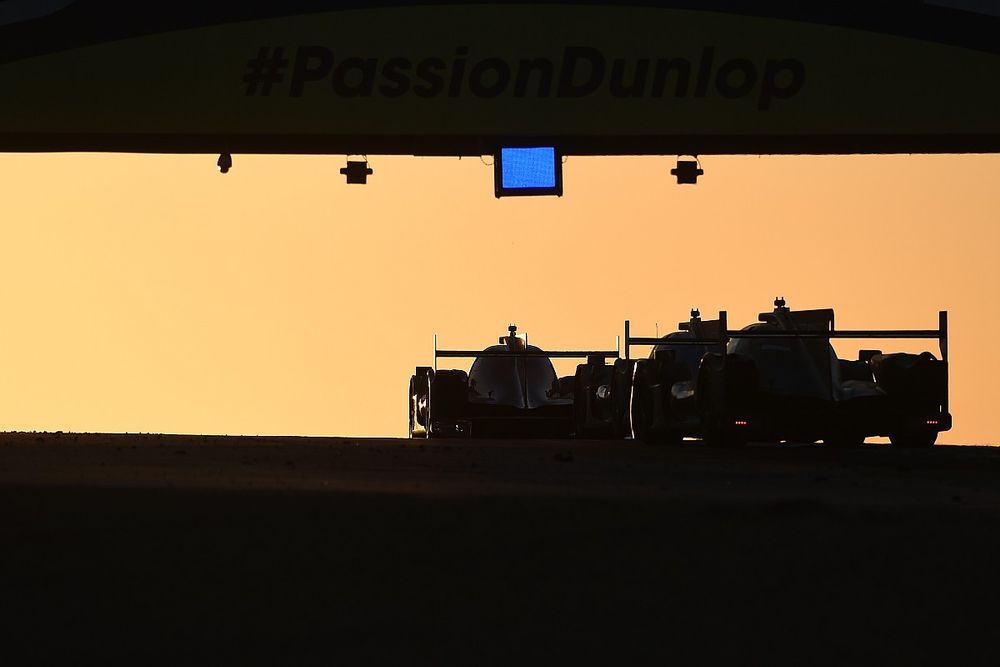 Acción al amanecer