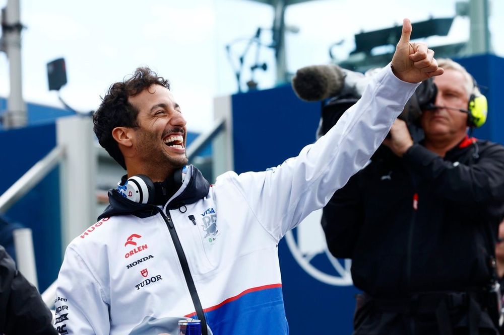 Daniel Ricciardo, Visa Cash App RB F1 Team, waves at the crowds ahead of the drivers parade