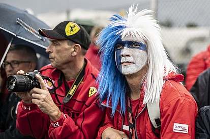Vettel egy hajszállal Hamilton előtt a harmadik edzésen Monzában