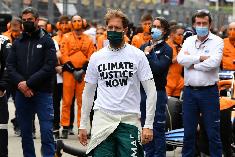 Sebastian Vettel, Aston Martin, en la parrilla