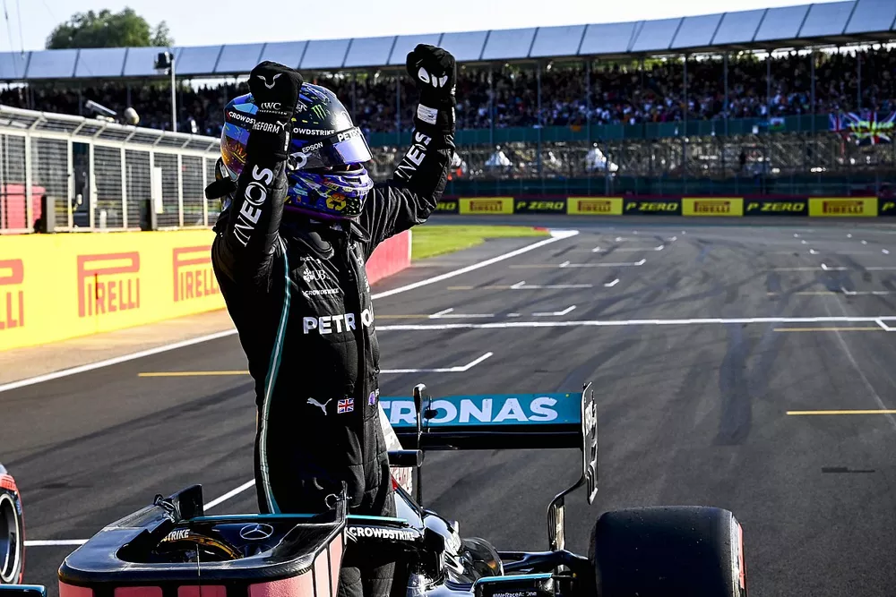 Ganador de la primera posición para la carrera Sprint Lewis Hamilton, Mercedes