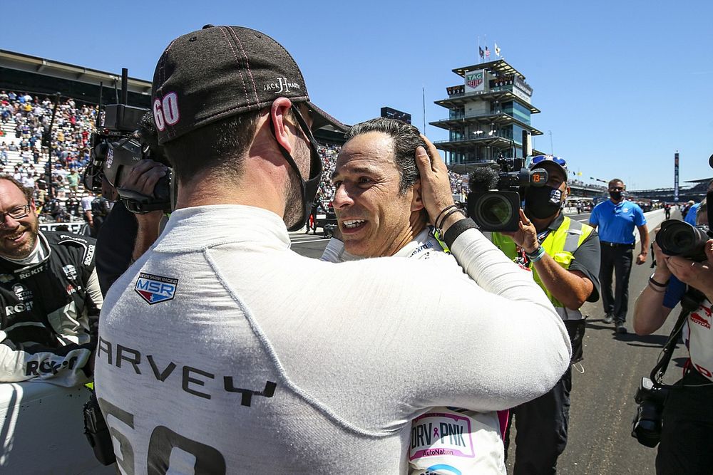 Ganador Helio Castroneves, Meyer Shank Racing Honda celebra con Jack Harvey, Meyer Shank Racing Honda