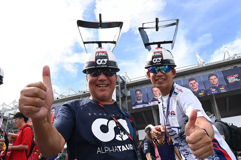 Fans arrive at the circuit