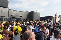 30.000 fans en Monza: así se vivió la 'Rossimanía' en el GTWC