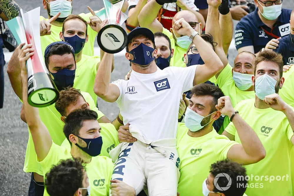 The AlphaTauri team celebrate victory with Pierre Gasly, AlphaTauri, 1st position, after the race