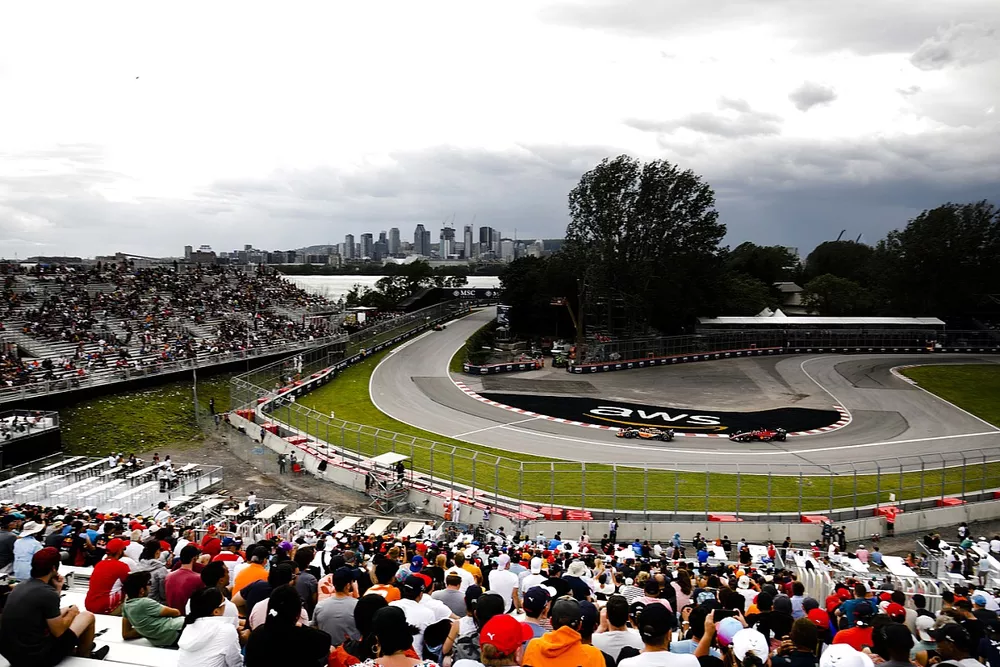 Daniel Ricciardo, McLaren MCL36, Charles Leclerc, Ferrari F1-75