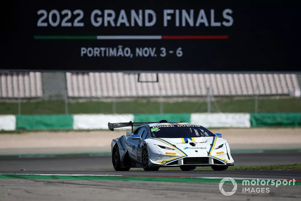 Lamborghini | Race 1 Grand Finals AM: Wins for Lewandowski and Stewart