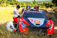 Ogier lidera el Rally de Cerdeña y Fourmaux se despide de la pelea
