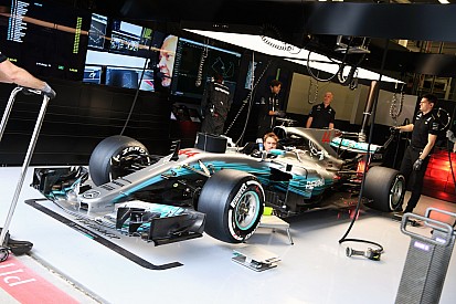 Mercedes перейшла на "безпечні налаштування" коробки передач