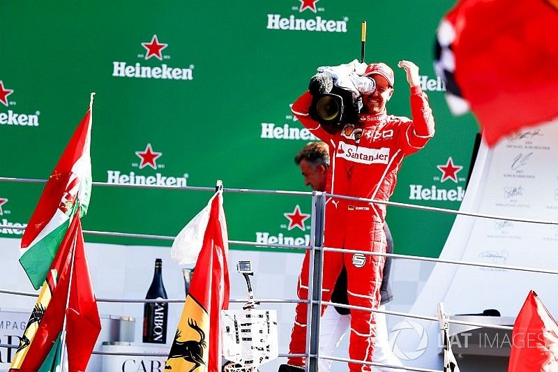 Tercero, Sebastian Vettel, Ferrari se convierte en camar&oacute;grafo.