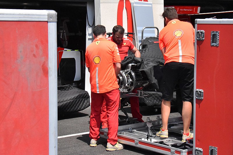 A Ferrari kitart az „emelt” futómű mellett