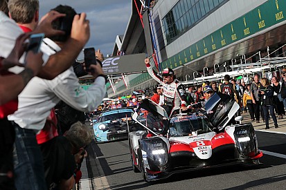 Alonso moet WEC-zege inleveren: beide Toyota’s gediskwalificeerd
